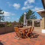 بيت للعطل At - 5 Bedrooms 10p - Garden