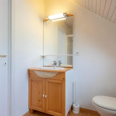 At - 4 Bedrooms 10p - Garden *