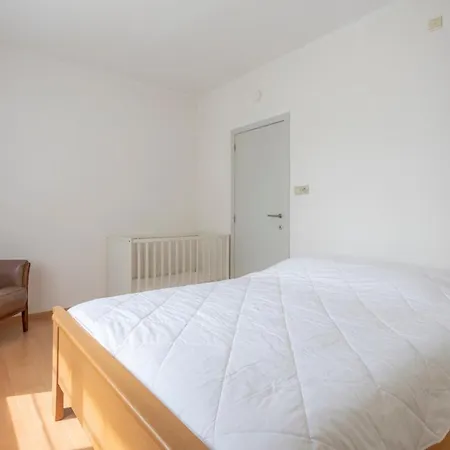 Semesterbostad At - 5 Bedrooms 10p - Garden