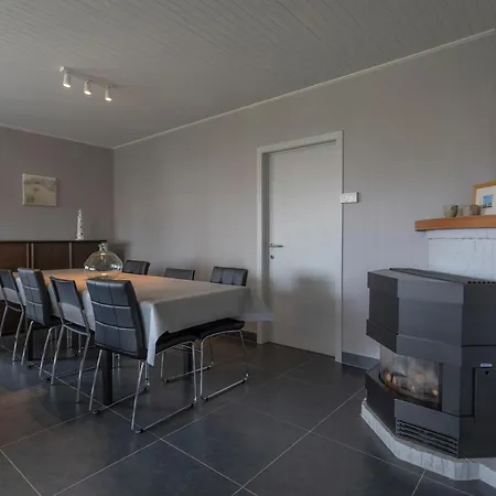 At - 5 Bedrooms 10p - Garden Semesterbostad