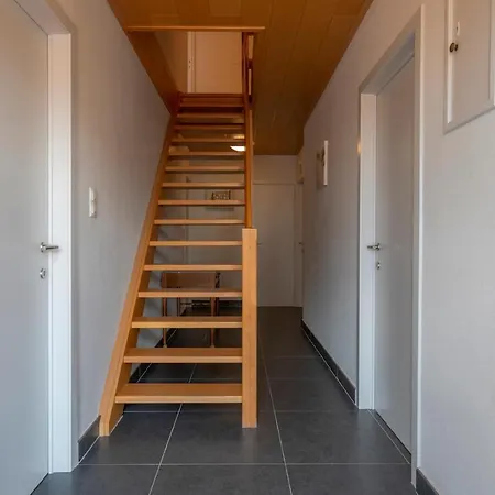 At - 4 Bedrooms 10p - Garden *