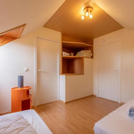 At - 4 Bedrooms 10p - Garden