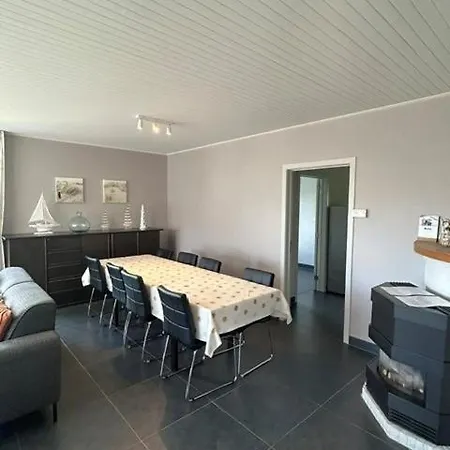 At - 4 Bedrooms 10p - Garden Feriehus